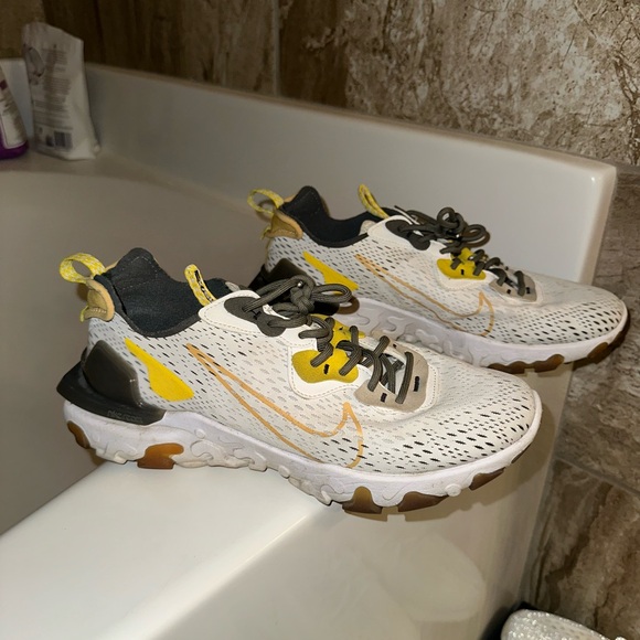 Nike White and Yellow Re-act - Picture 2 of 4